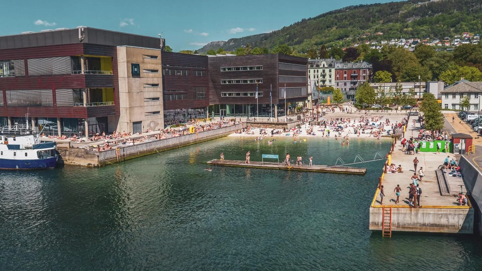 Urban Retreat, Traditional Wooden House In Bergen Norway